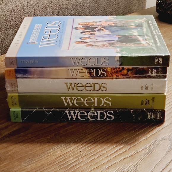 Sealed! Weeds: Seasons 1 - 5 (DVD) - Picture 8 of 8